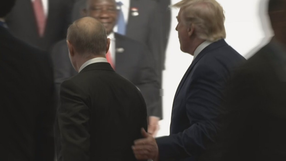 Video Tổng thống Mỹ chào mừng Tổng thống Nga, nhưng ông Putin lại chào mừng Thủ tướng Việt Nam