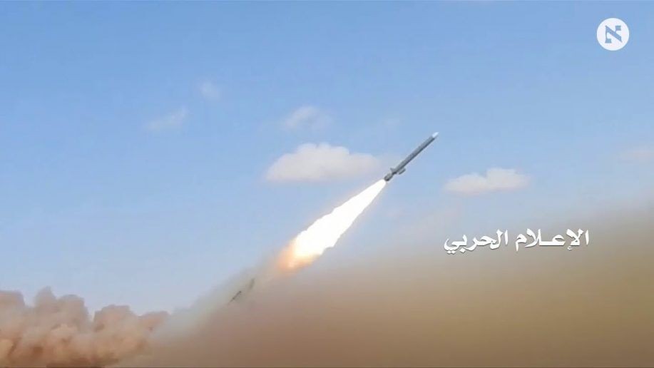 Houthi nã tên lửa tầm gần vào Ả rập Xê út