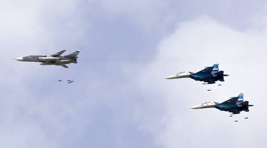 Đòn choáng váng: Không quân Nga hủy diệt đoàn xe khủng bố ở Idlib