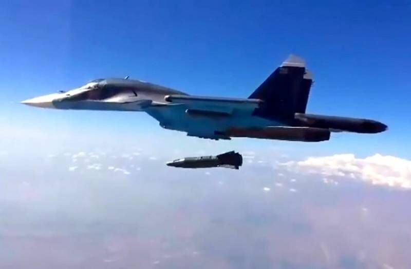 Video cận cảnh bom xuyên 1,5 tấn của Nga phá hủy hầm ngầm khủng bố ở Syria