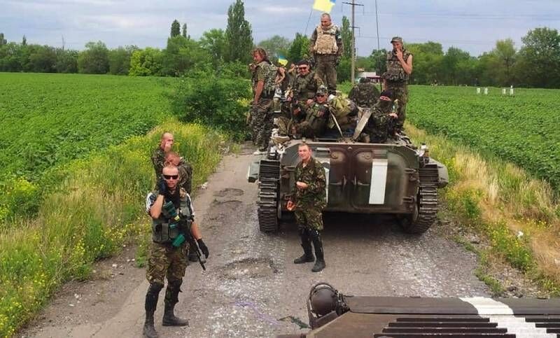 Cận cảnh quân đội Ukraina bắn phá chiến tuyến của Donbass bằng tên lửa chống tăng