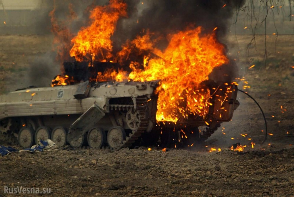 Cận cảnh một xe bộ binh chiến đấu BMP Ukraina bị phá hủy ở Donbass