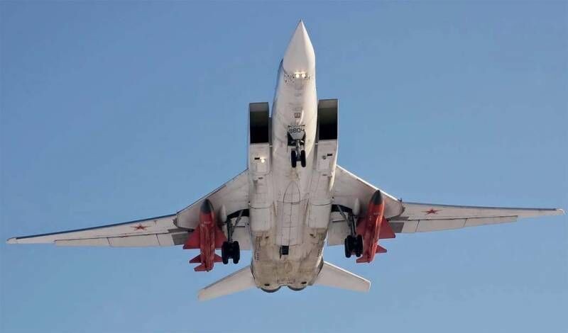 Rút kinh nghiệm từ Syria, Nga lắp bom và tên lửa mới cho Tu-22M3M, Tu-160