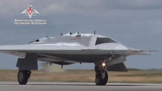 UAV tàng hình “Thợ săn – Okhotnik” lần đầu tiên bay đôi với tiêm kích