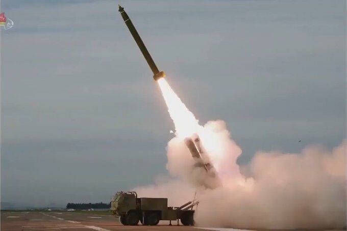 Triều Tiên tiếp tục thử tên lửa đạn đạo bắn loạt trên xe phóng bánh hơi