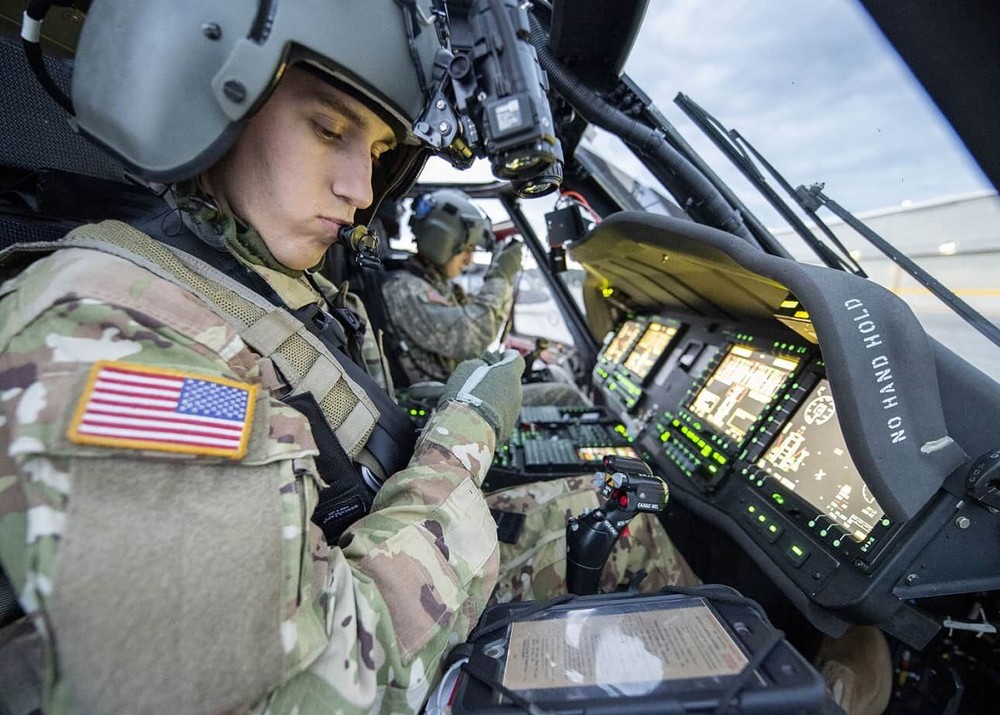 Mỹ nâng cấp buồng lái kỹ thuật số cho trực thăng UH-60V Black Hawk