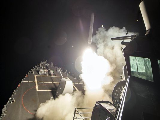 Mỹ, Anh cáo buộc Damascus sử dụng vũ khí hóa học, chuẩn bị tấn công Syria