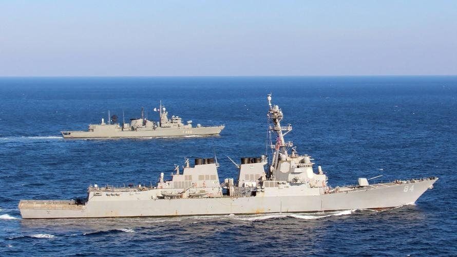 Mỹ đưa 2 khu trục hạm tên lửa Tomahawk vào Địa Trung Hải
