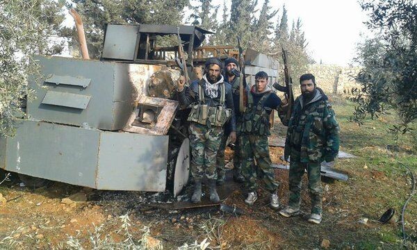 Cận cảnh công binh Syria vô hiệu hóa một xe đánh bom tự sát VBIED ở Hama