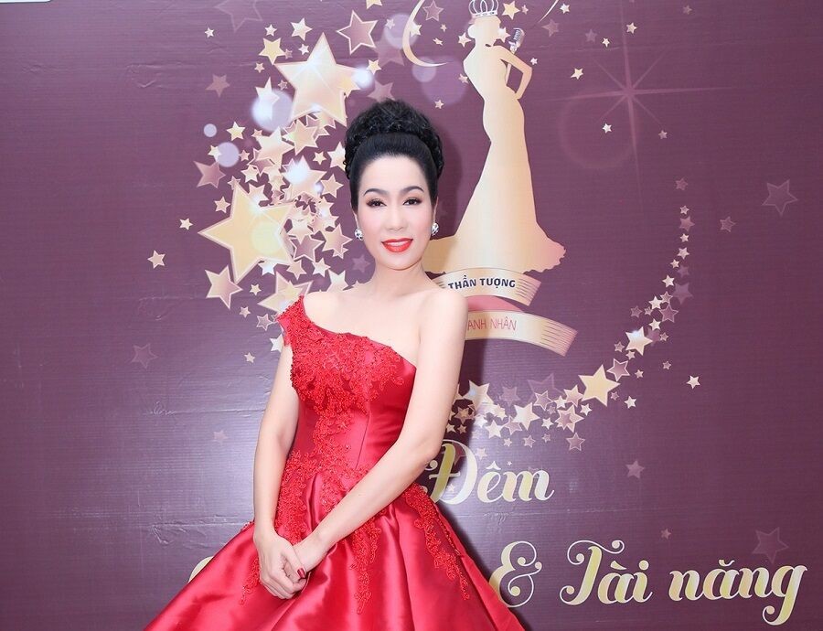 Trịnh Kim Chi lộng lẫy trong vai trò giám khảo cuộc thi dành cho doanh nhân