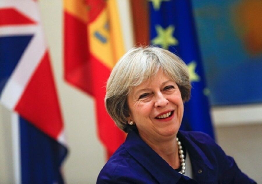Thủ tướng Anh vượt qua bỏ phiếu bất tín nhiệm với kết quả sít sao