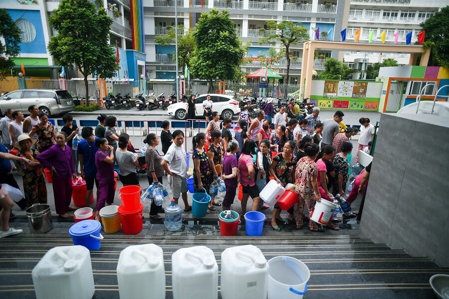Nước sạch Sông Đà xin lỗi khách hàng về sự cố ô nhiễm, miễn phí tiền nước một tháng