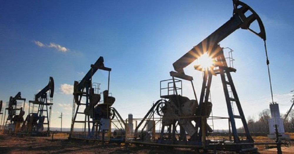 Giá dầu tăng cao cảnh báo mức tăng trưởng nóng