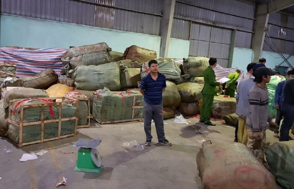 Vụ 25 ô tô chở hàng “made in Vietnam” về từ Trung Quốc bị triệt phá