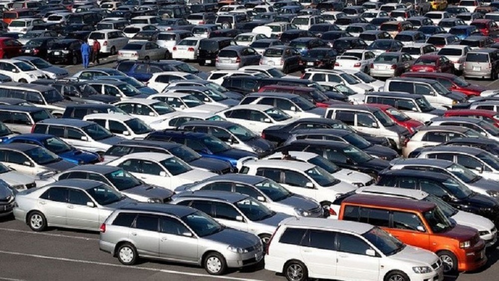 Ô tô nguyên chiếc nhập khẩu giảm gần 30%
