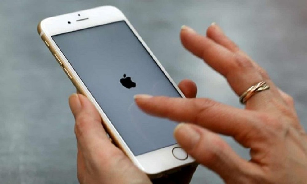 Cố ý làm chậm điện thoại, Apple và Samsung nhận án phạt nặng