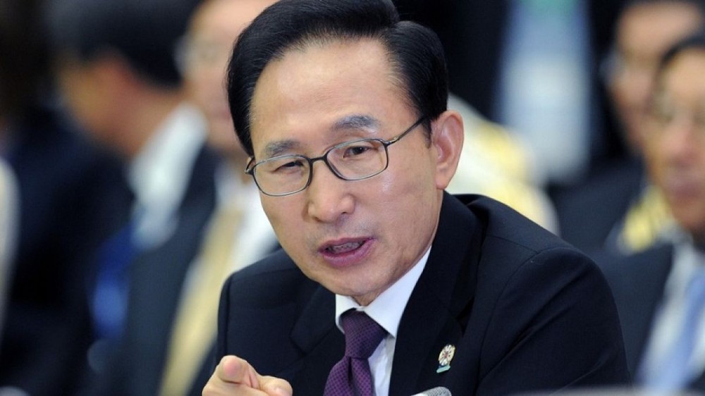Cựu Tổng thống Hàn Quốc Lee Myung-bak nhận án 15 năm tù