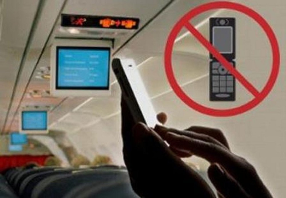 Sử dụng điện thoại trên máy bay có thể bị phạt tiền từ 3 đến 5 triệu đồng