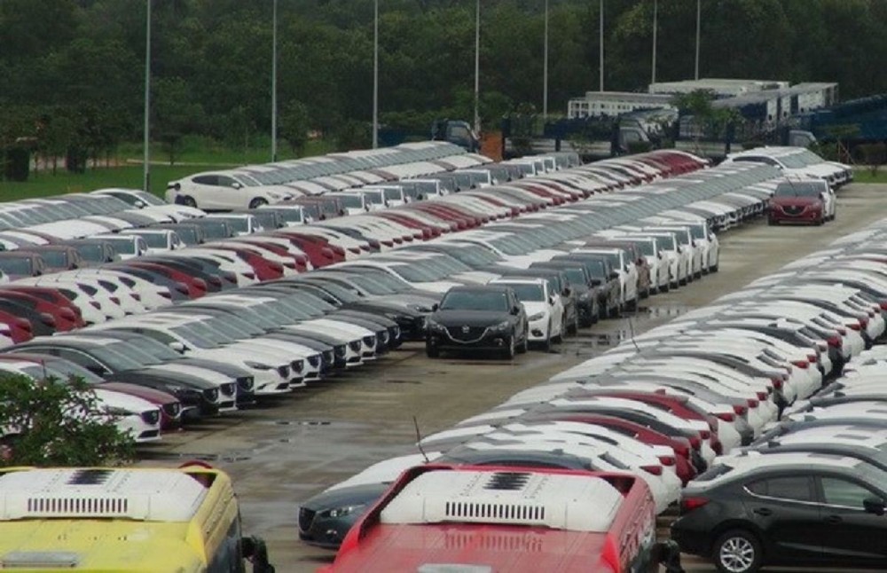 Doanh số bán hàng toàn thị trường ôtô giảm trong mùa mua sắm cuối năm