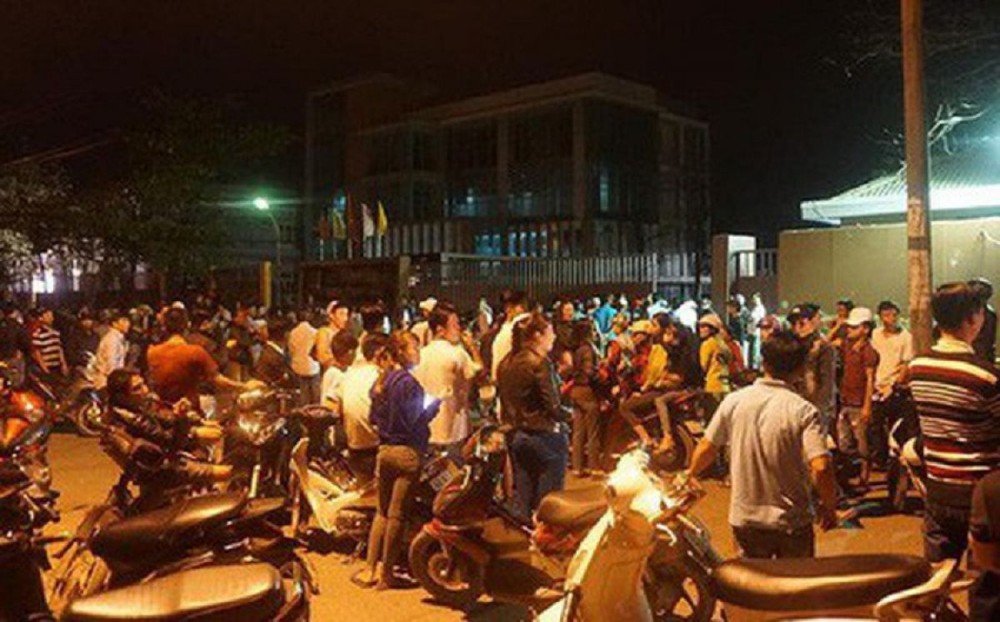 Người dân Đà Nẵng trắng đêm bao vây nhà máy thép Dana Ý gây ô nhiễm