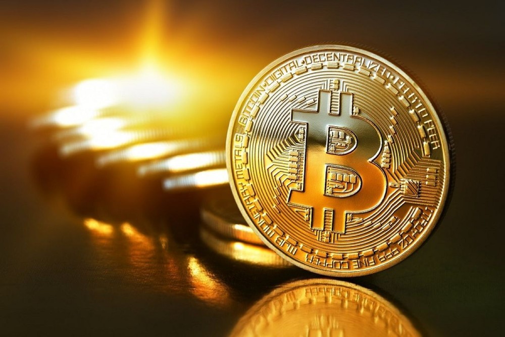 Bitcoin "thủng đáy", rớt giá mạnh nhất lịch sử