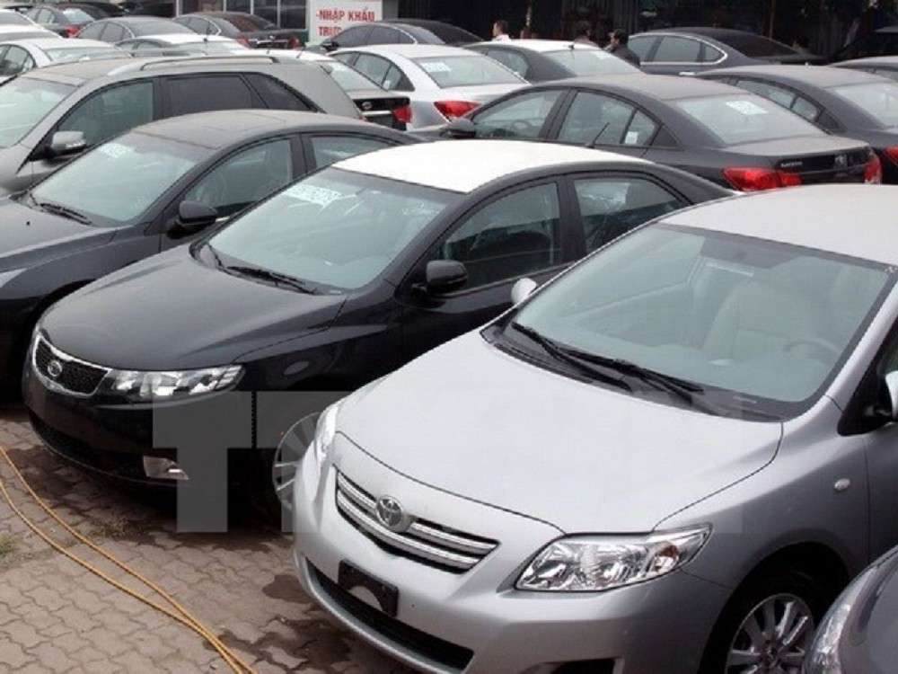 Sửa đổi điều kiện tạm nhập khẩu miễn thuế xe ôtô của một số đối tượng
