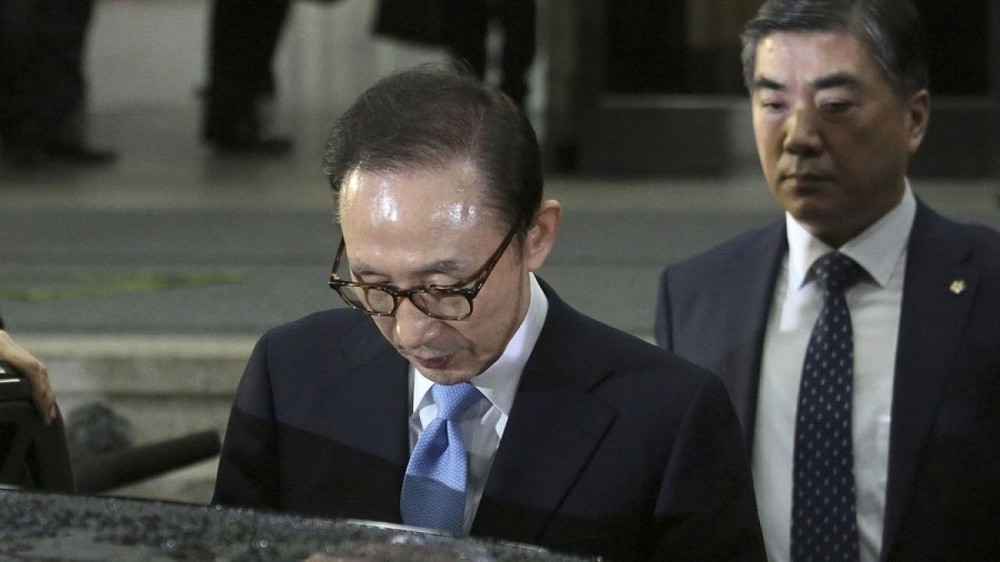 Cựu tổng thống Hàn Quốc Lee Myung Bak bị truy tố với tội danh tham nhũng