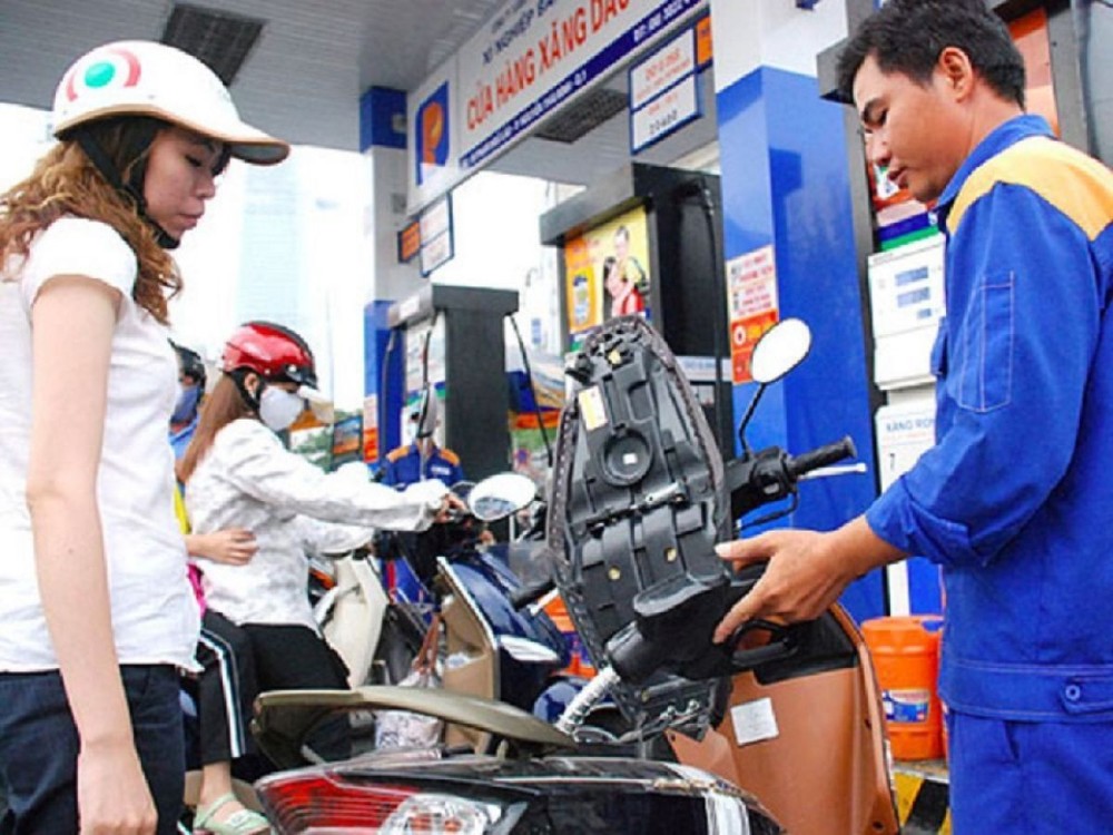 Sau đề nghị bỏ xăng A95, xăng dầu lại đồng loạt tăng giá