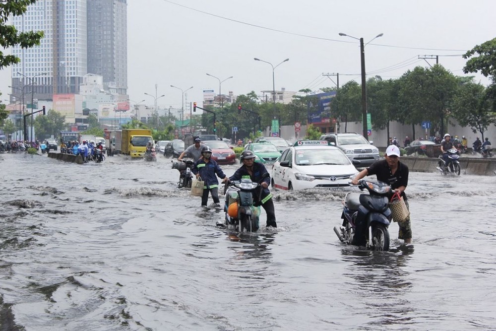 Vì đâu Sài Gòn vẫn ngập nước, tắc đường?
