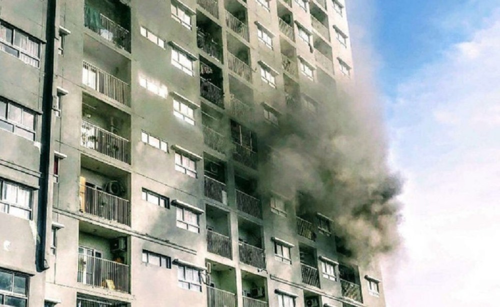 TP.HCM: Hàng trăm cư dân tháo chạy khi chung cư I-Home bốc cháy