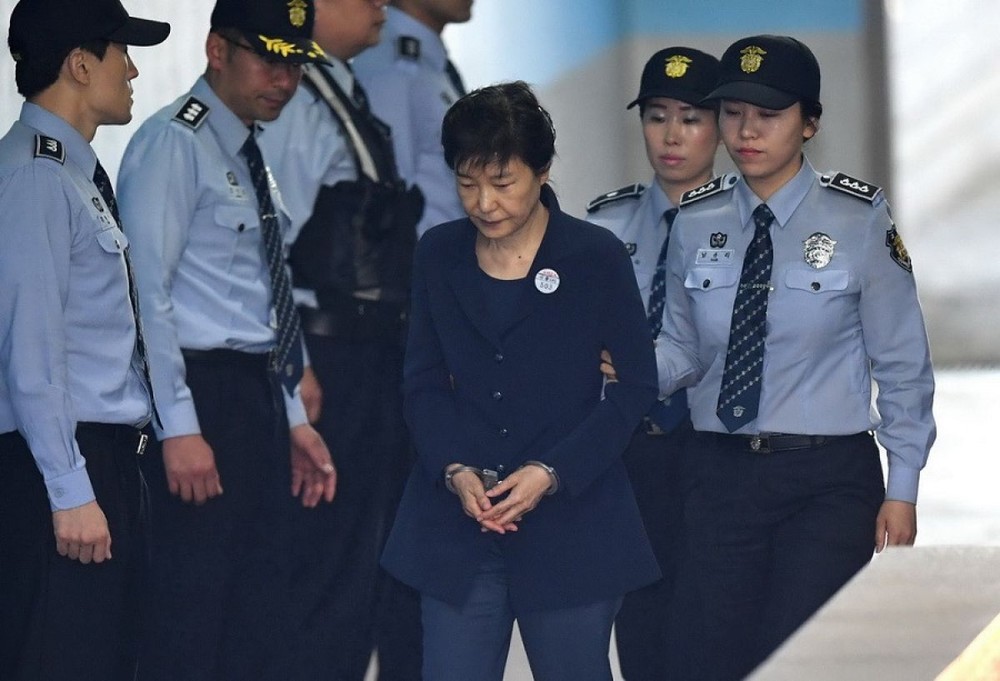Cựu Tổng thống Hàn Quốc tiếp tục lĩnh thêm 8 năm tù
