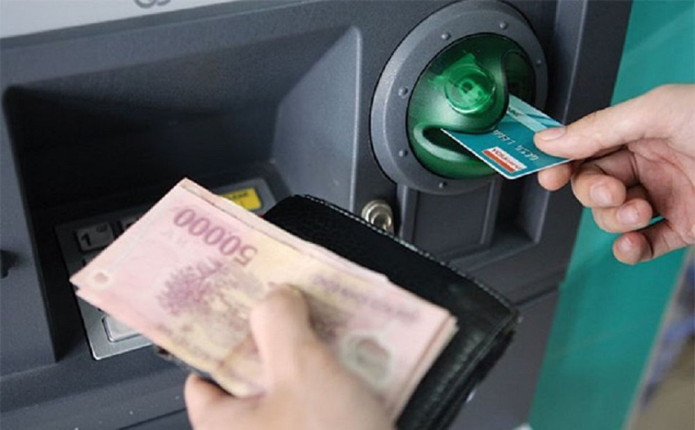 NHNN yêu cầu giảm hạn mức rút tiền đêm khuya phòng nạn rút trộm tiền ATM