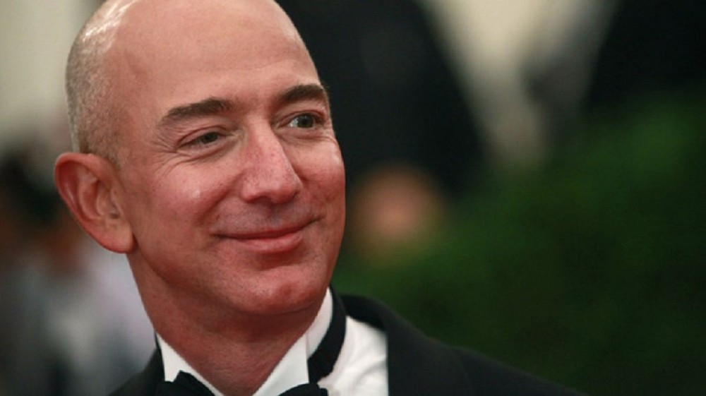 Ông chủ Amazon, Facebook và Walmart kiếm được hàng triệu USD mỗi giờ