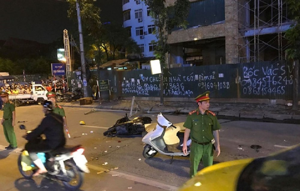 Vụ khung sắt rơi trên đường Lê Văn Lương: Đã được cảnh báo từ 2 năm trước?