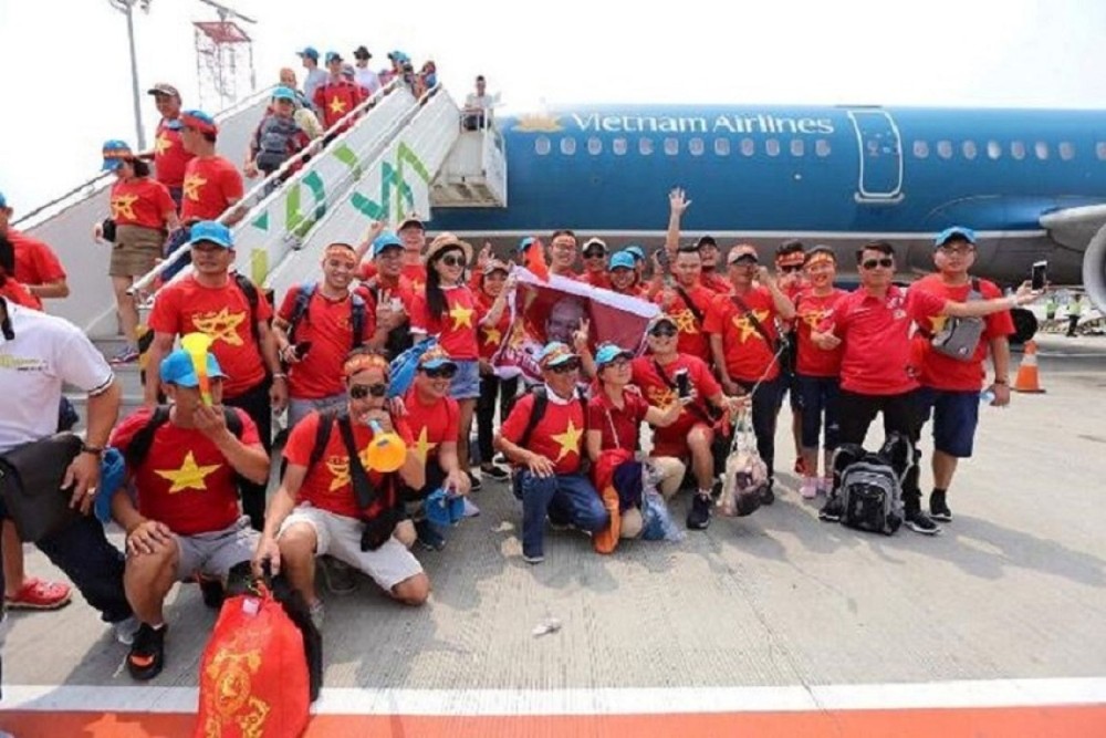 Vietnam Airlines thay đổi giờ bay, phục vụ cổ động viên sang Philippines 'tiếp lửa' cho đội tuyển Việt Nam
