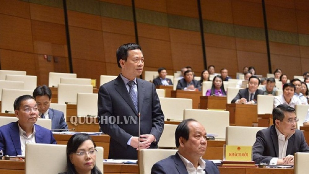 Bộ trưởng Nguyễn Mạnh Hùng tiếp tục trả lời chất vấn về vấn đề sim rác