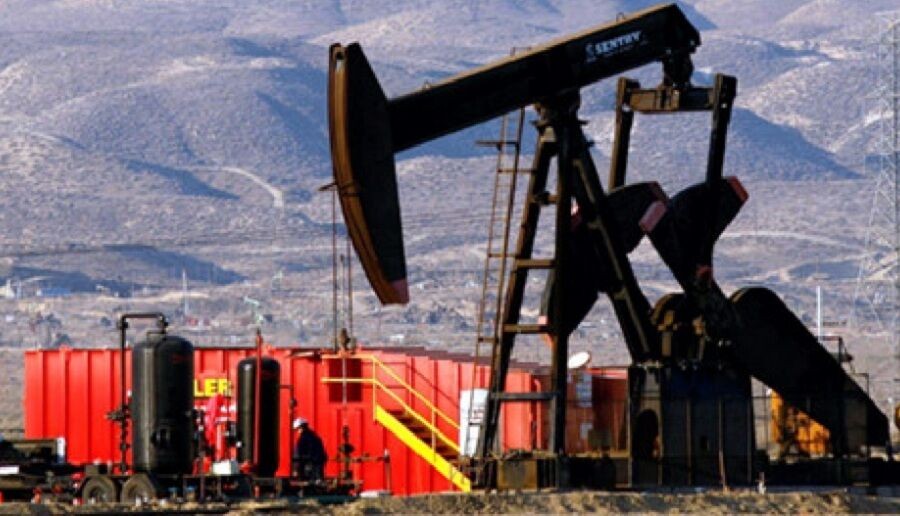 Sau quyết định của FED, giá dầu sụt giảm mạnh