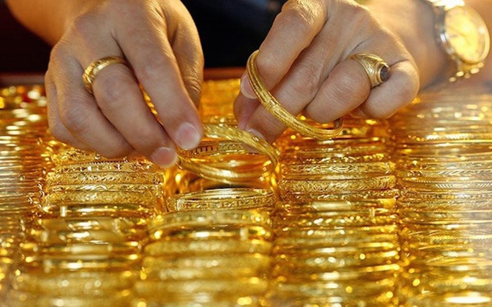 Giá USD tăng nhẹ, giá vàng tăng lên 37,14 triệu đồng/lượng