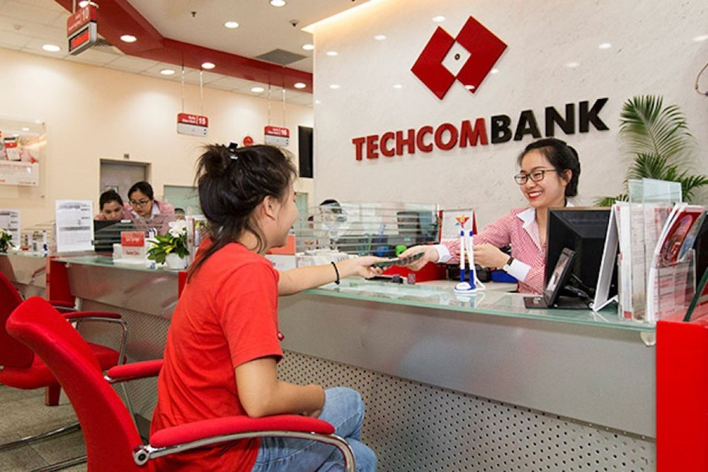 Techcombank ưu đãi “25 năm gắn kết yêu thương, trao nghìn quà tặng”