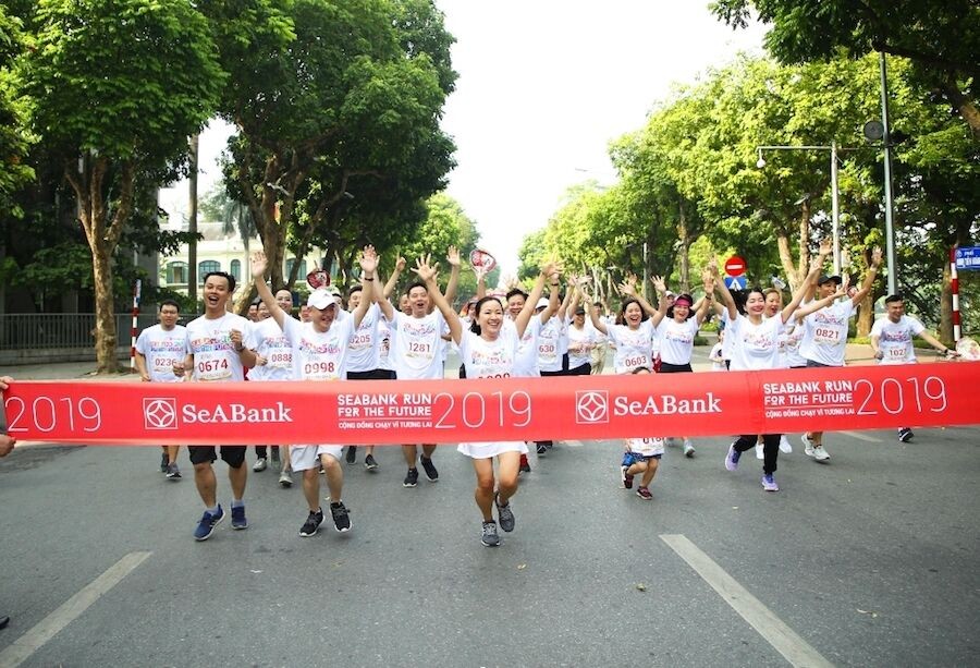 2.300 người tham gia giải chạy cộng đồng gây quỹ ủng hộ học sinh nghèo Hà Nội