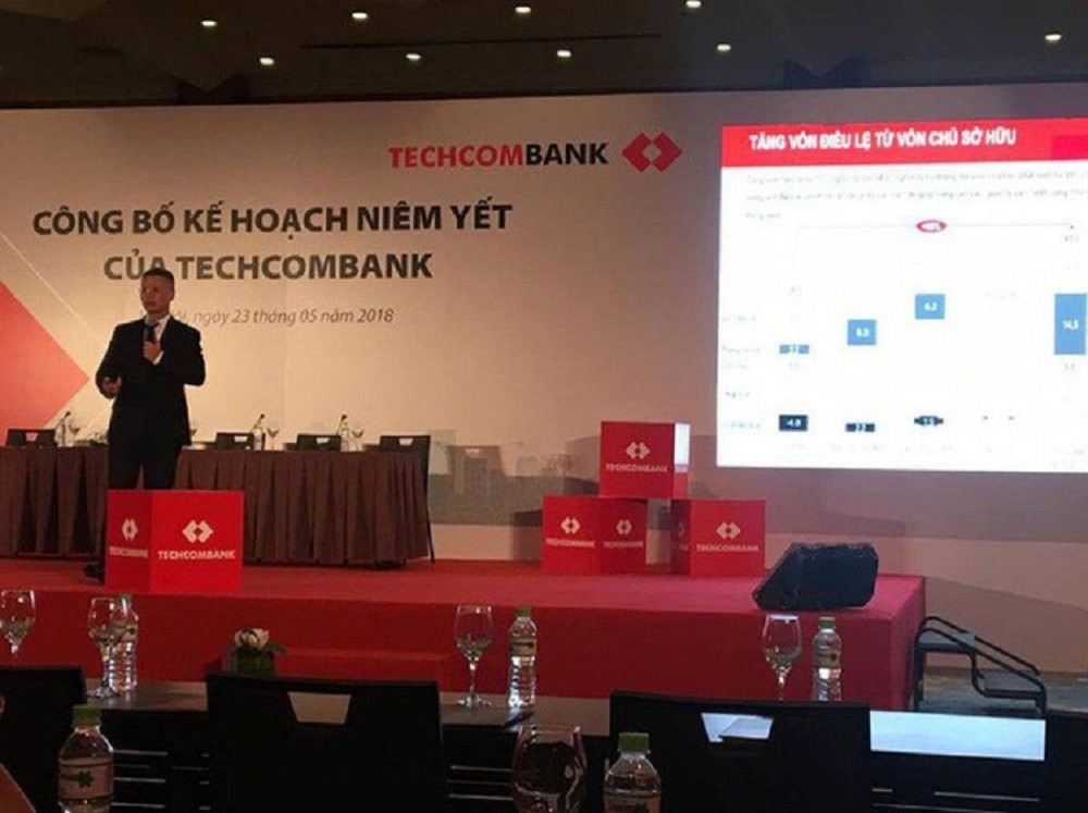 Techcombank chào sàn với giá 128.000 đông/cp