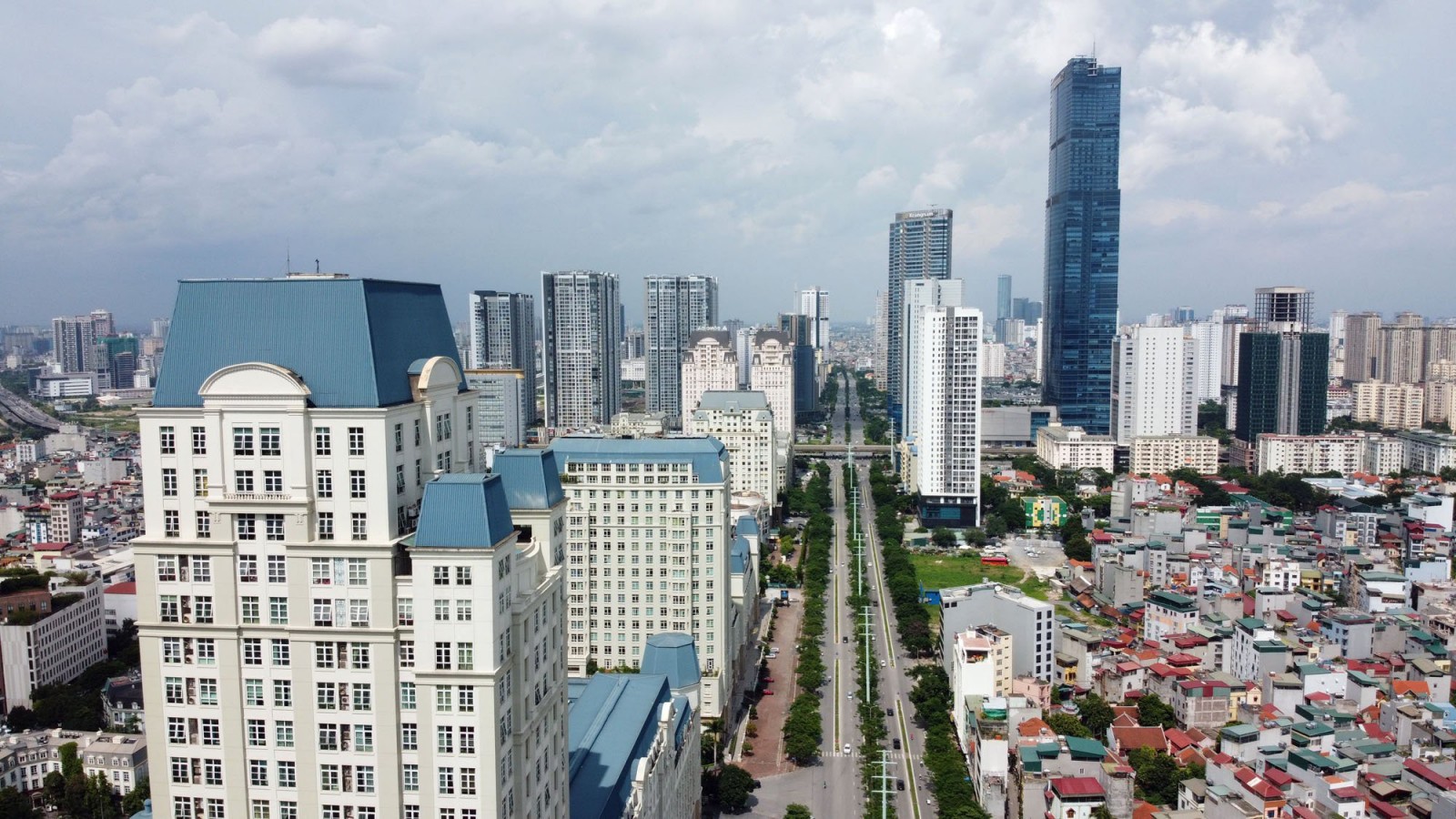 JLL: Thị trường nhà ở TP.HCM trầm lắng kéo dài, nhu cầu ở Hà Nội vẫn tích cực