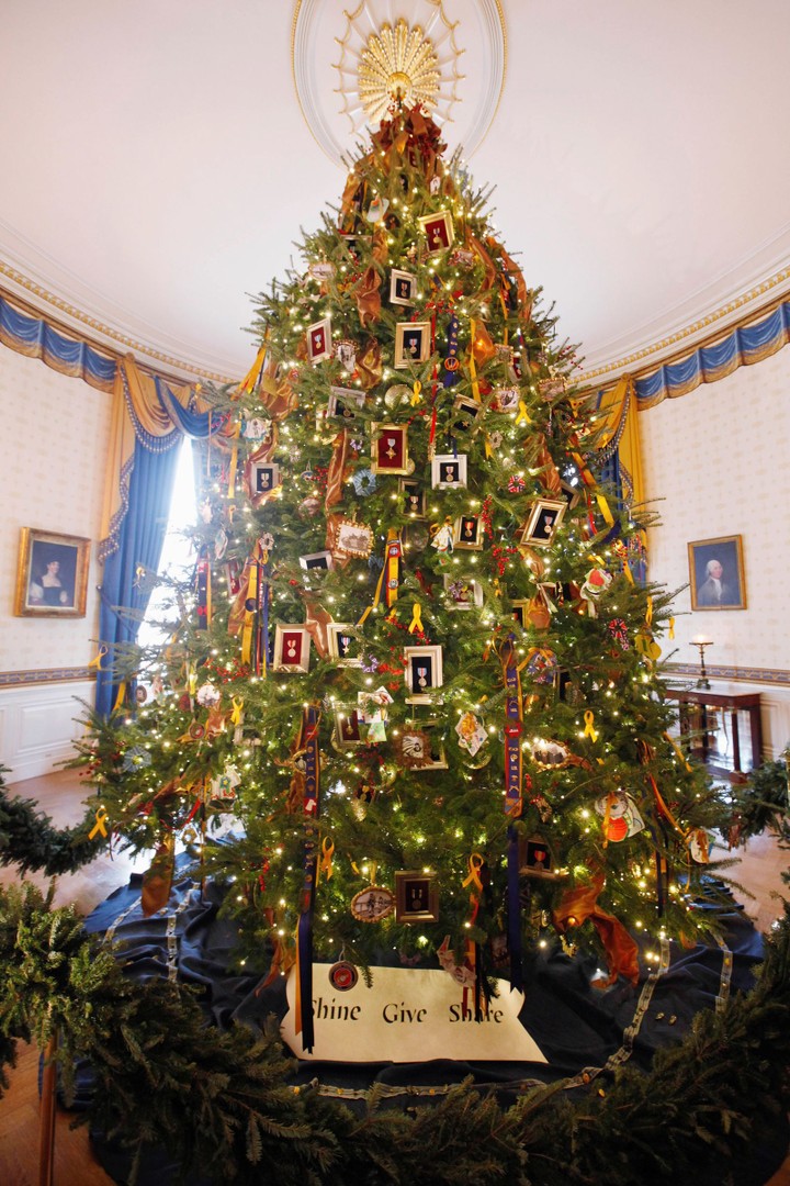 Các đệ nhất phu nhân Mỹ đã thay đổi Nhà Trắng trước Giáng sinh như thế nào?