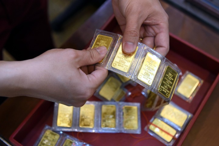 Giá vàng tiếp tục neo ở mức cao, hơn 68 triệu đồng/lượng