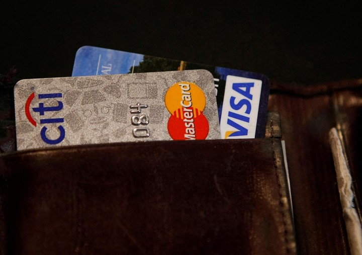 Nợ thẻ tín dụng của Mỹ đã tăng vượt mốc 1 nghìn tỷ USD trong quý 2/2023