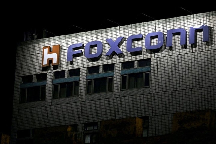Foxconn đề nghị trả tiền để công nhân tự rời khỏi nhà máy iPhone lớn nhất thế giới