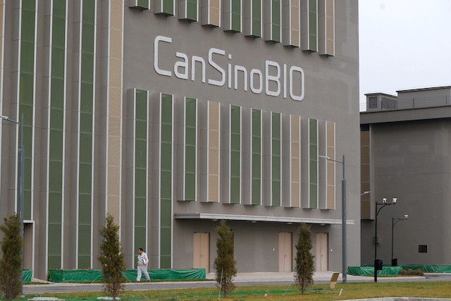 Vaccine Covid-19 dạng hít của CanSino được phê duyệt sử dụng khẩn cấp ở Trung Quốc