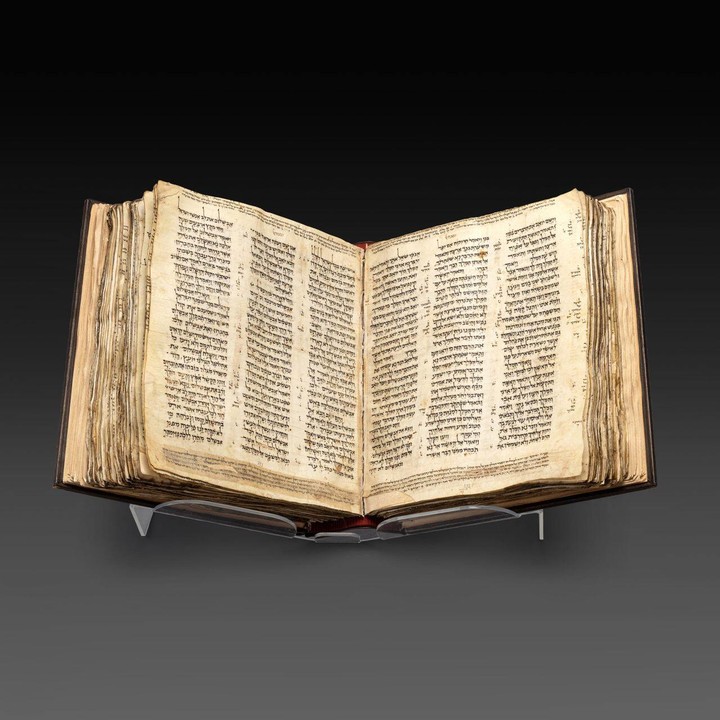 Bộ Kinh thánh Do Thái cổ trở thành cuốn sách đắt nhất thế giới